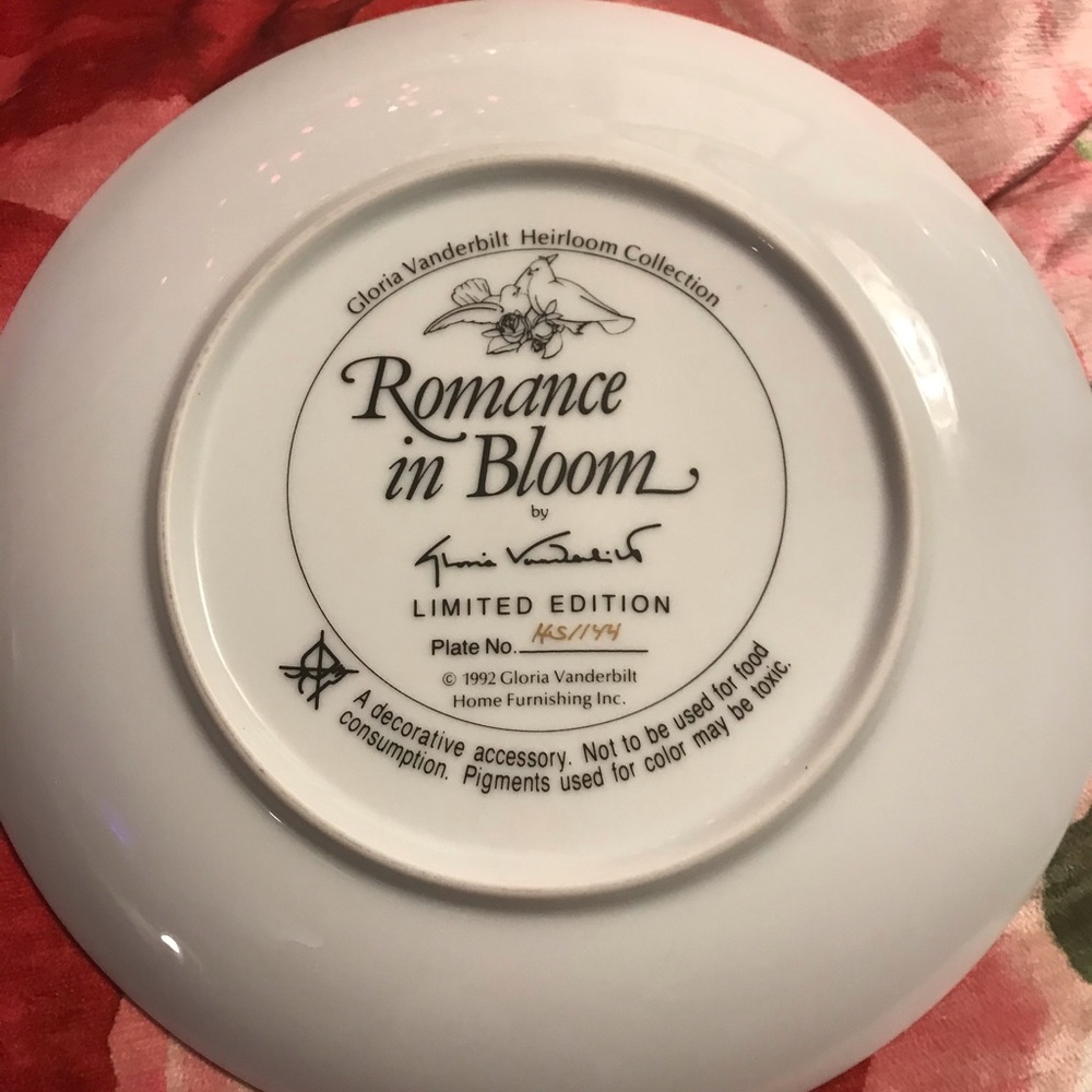 Gorgeous Love Bird collector’s plate. - Picture 2 of 2